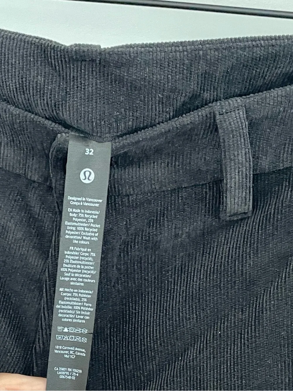 Lululemon ABC Classic Fit Trouser Pants Black Corduroy Mens.   Sk18